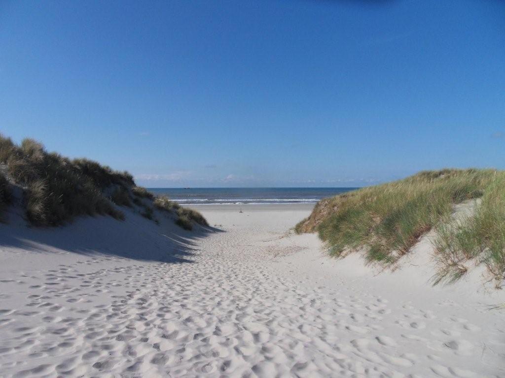 Ameland-Nes-Duinoord: Stacaravan Nes  Exterior photo